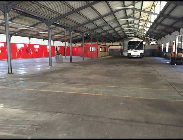 1,300M² FACTORY FOR SALE IN BEACONVALE